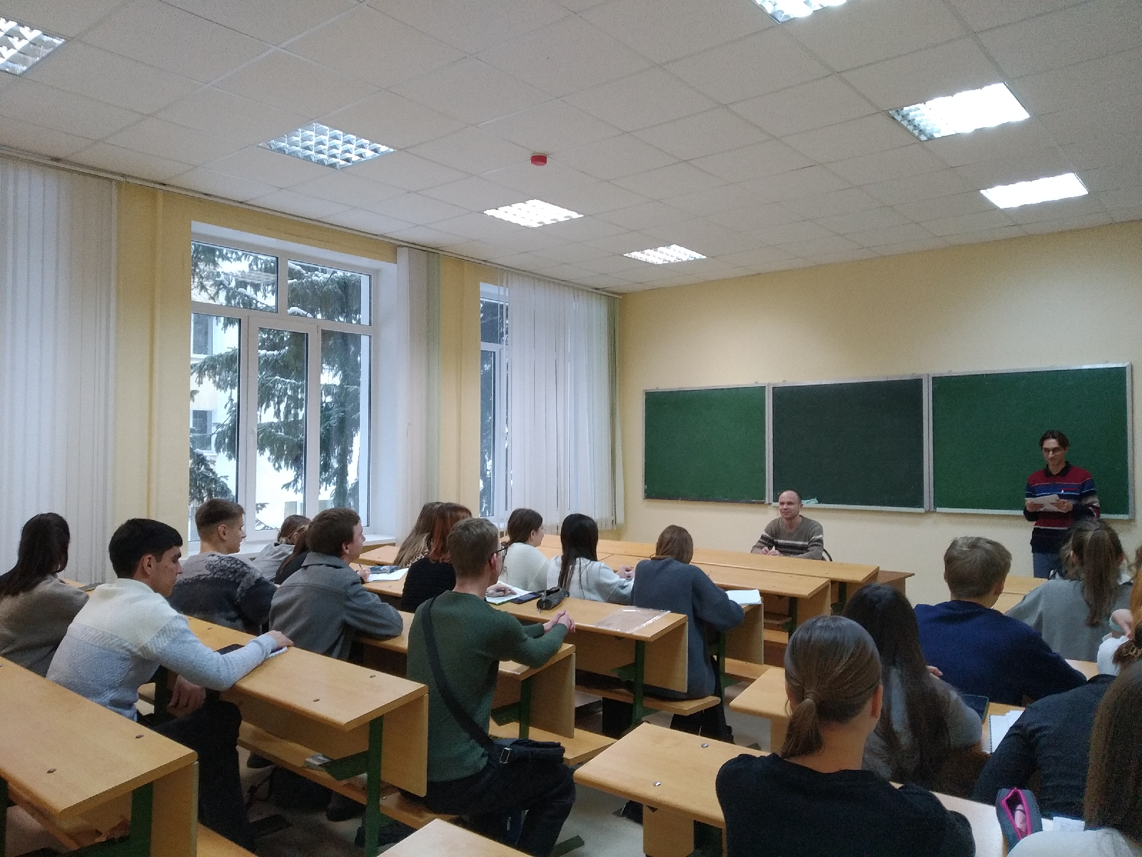 12 декабря 2024 года доцент кафедры «Всеобщая история и обществознание» Ульянов Антон Евгеньевич принял участие в организации и проведении работы круглого стола, посвященного Дню Конституции РФ